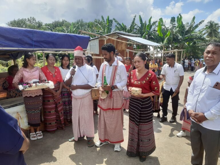 20250227–-Masyarakat-hadir-dalam-upacara-adat-Loi-Glete-yang-menandai-dimulai-program-Perb