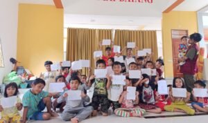 Foto-Pendampingan psikososial bagi anak-anak terdampak banjir di i pengungsian Biara Hamente, Desa Lubuk Ampolu, Kecamatan Badiri, Kabupaten Tapanuli Tengah.